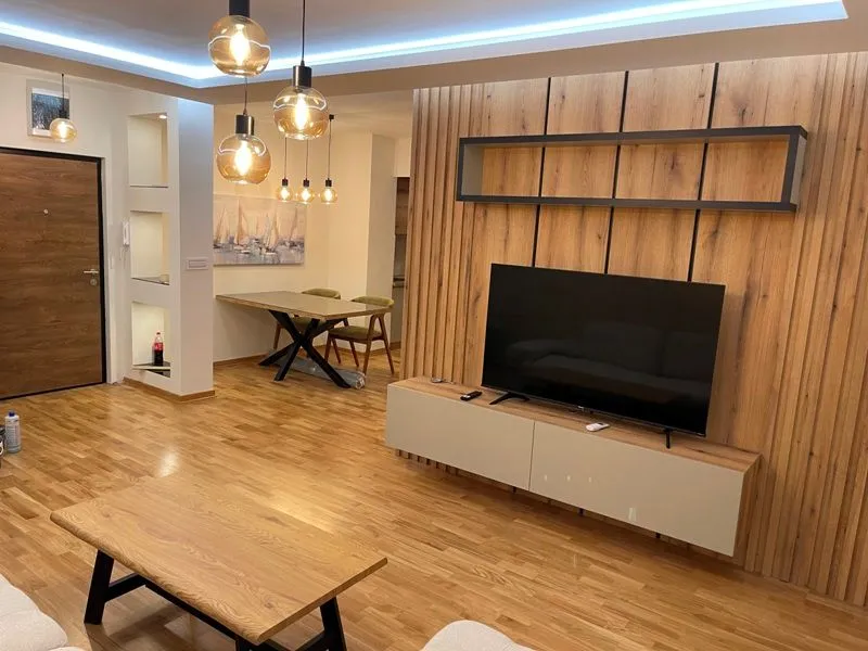 Izdavanje, četvorosoban stan, 86m², Novi Beograd Blok 63, Novi Beograd Sve Podlokacije