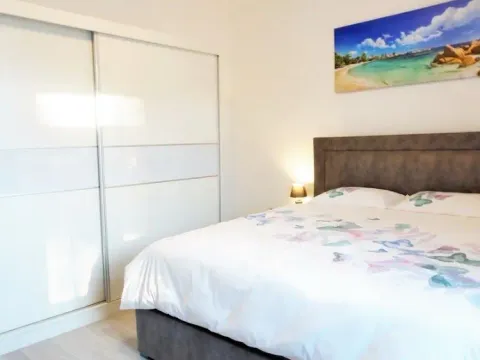 Prodaja, stan, 78m², Tivat, Crna Gora - image 8