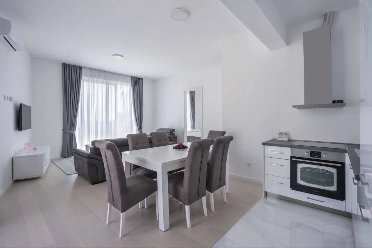 Rent, two bedroom apartment, 55m², Bečići, Budva