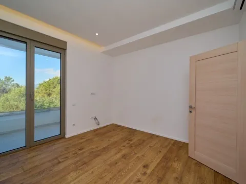 Prodaja, dvosoban stan, 111m², Gradiošnica, Tivat - image 3