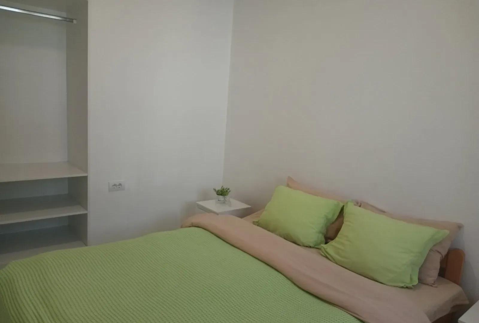 Izdavanje, trosoban stan, 80m², Gradiošnica, Tivat