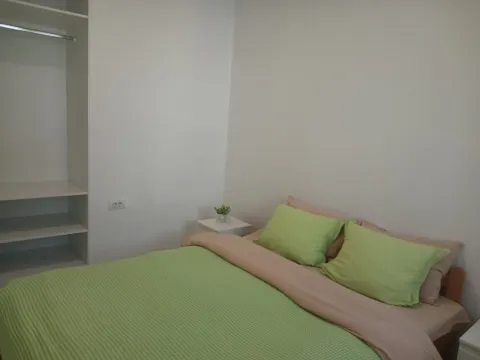 Izdavanje, trosoban stan, 80m², Gradiošnica, Tivat - image 11