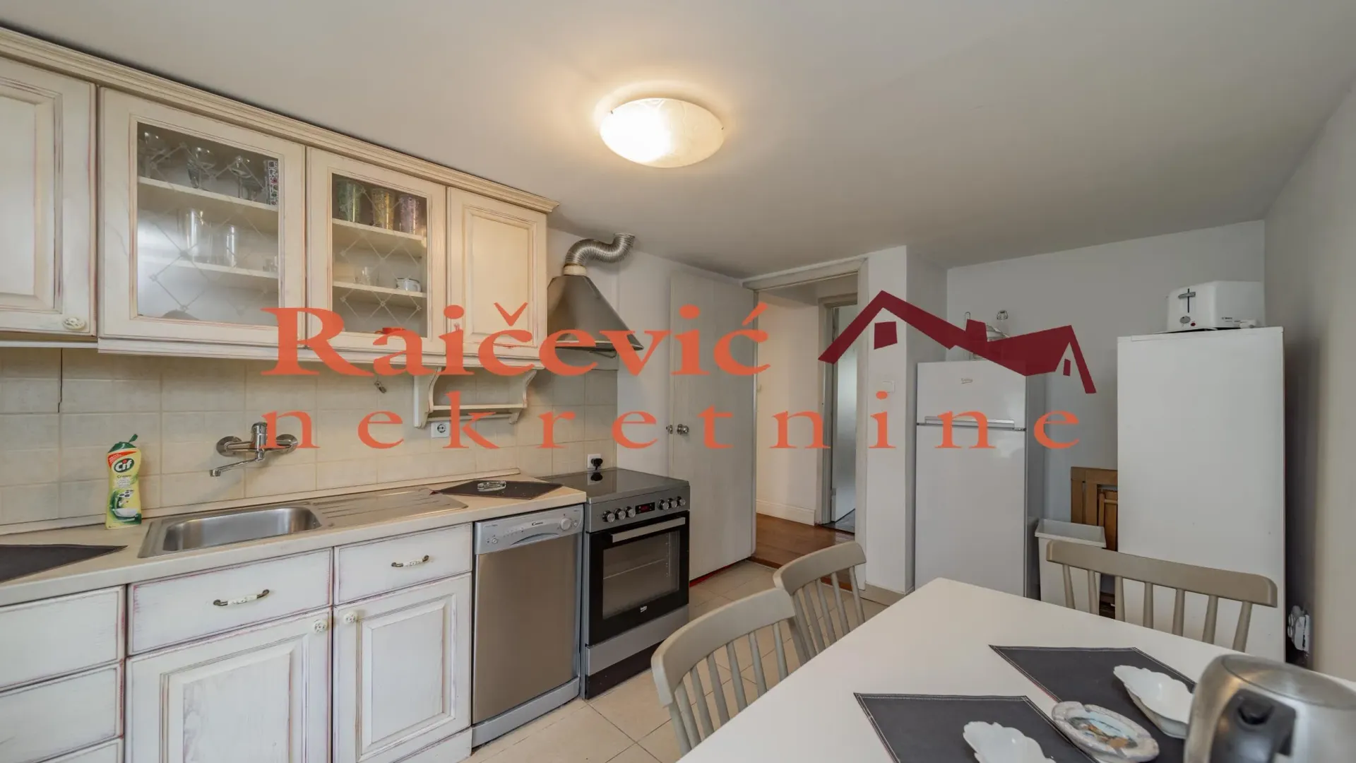 Sale, three bedroom apartment, 82m², Kalenić Pijaca, Vračar Sve Podlokacije