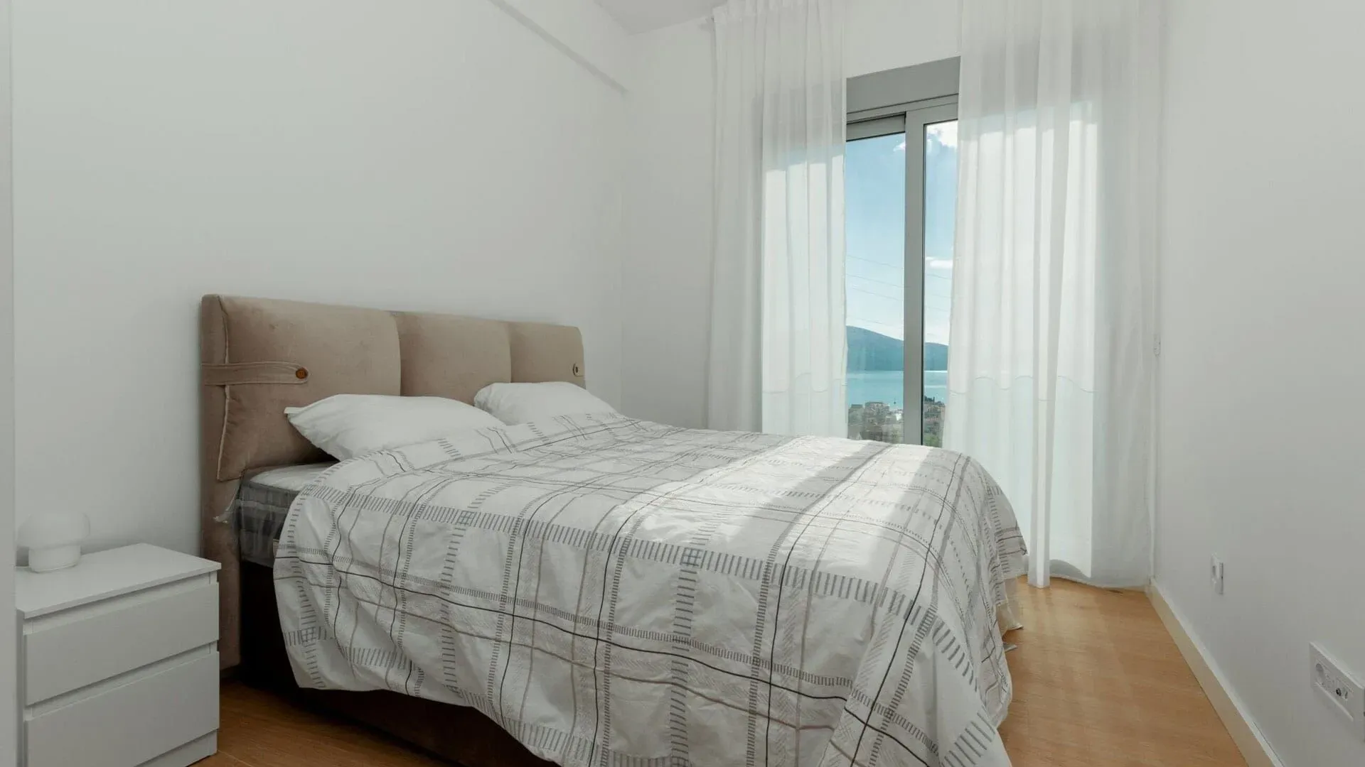 Rent, house, 273m², Marići, Tivat