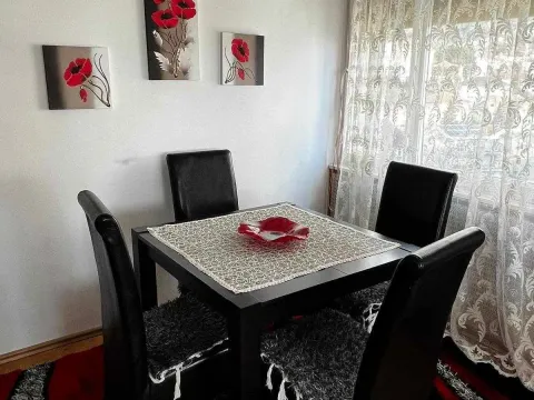 Izdavanje, dvosoban stan, 70m², Centar, Tivat - image 4
