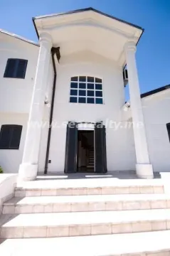 Sale, house, 460m², Zagorič, Podgorica - image 2