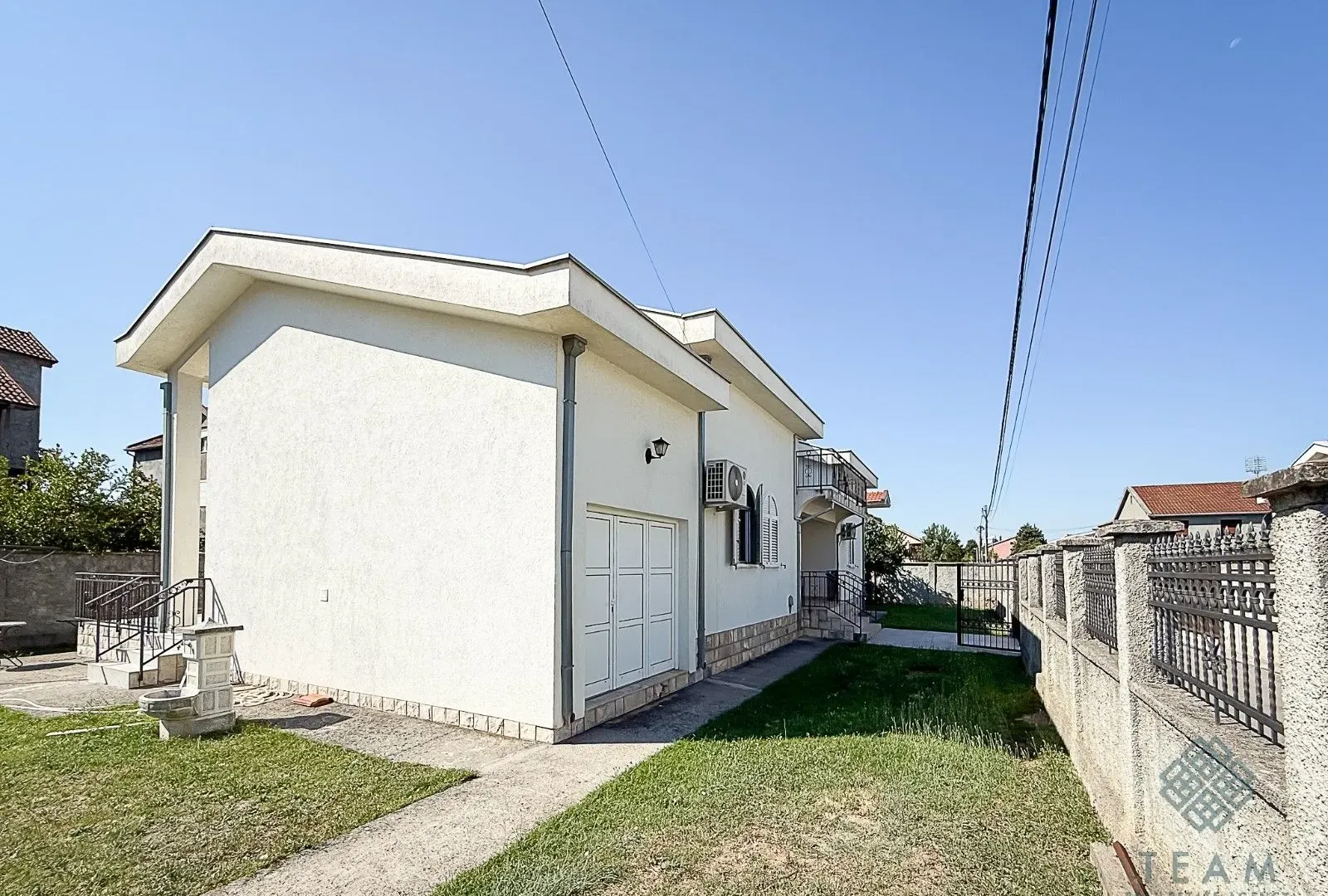 Rent, house, 400m², Zlatica, Podgorica