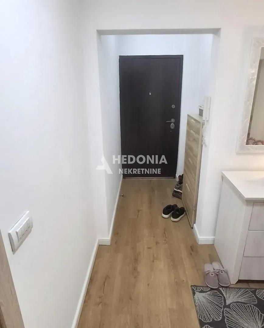 Prodaja, dvosoban stan, 60m², Galenika, Beograd