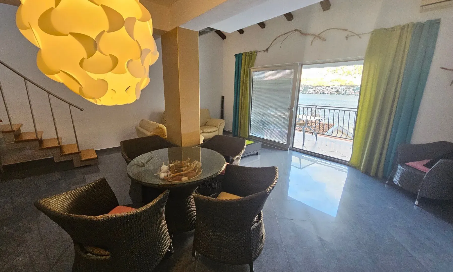 Prodaja, četvorosoban stan, 115m², Muo, Kotor
