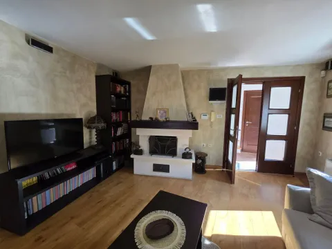 Rent, three bedroom apartment, 120m², Stari Grad, Budva - image 15