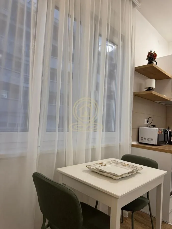 Izdavanje, dvosoban stan, 40m², Čubura, Beograd