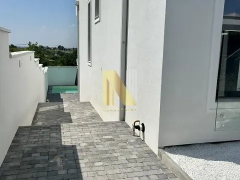 Rent, house, 215m², Sremska Kamenica, Petrovaradin - image 4