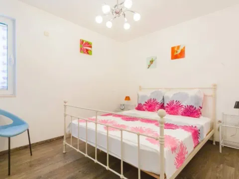 Sale, one bedroom apartment, 53m², Sveti Stefan, Budva