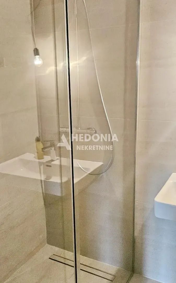Izdavanje, trosoban stan, 77m², Novi Beograd Blok 65, Novi Beograd Sve Podlokacije