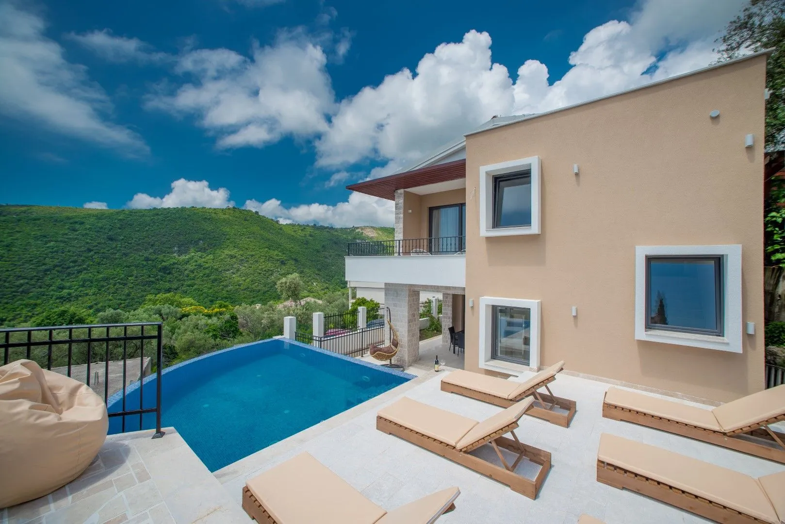 Sale, house, 170m², Bečići, Budva