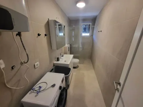 Izdavanje, jednosoban stan, 58m², Obala Đuraševića, Tivat - image 3