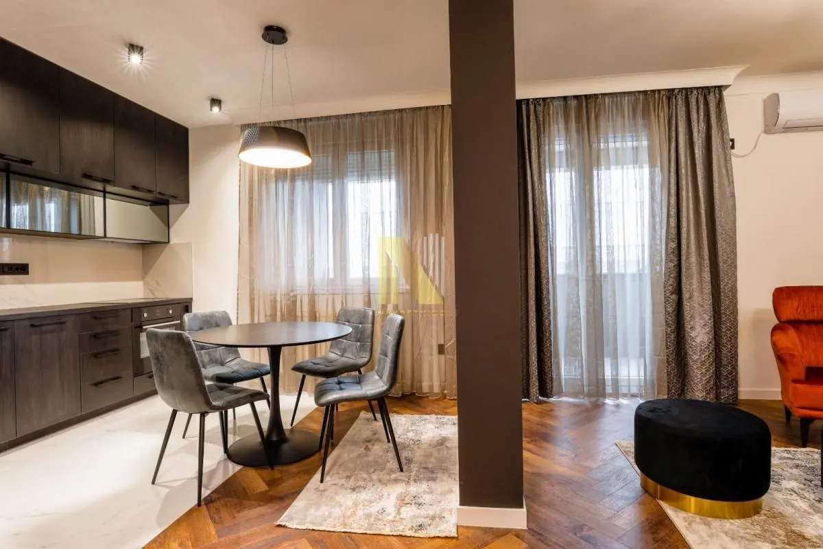 Izdavanje, četvorosoban stan, 100m², Petrovaradin, Novi Sad