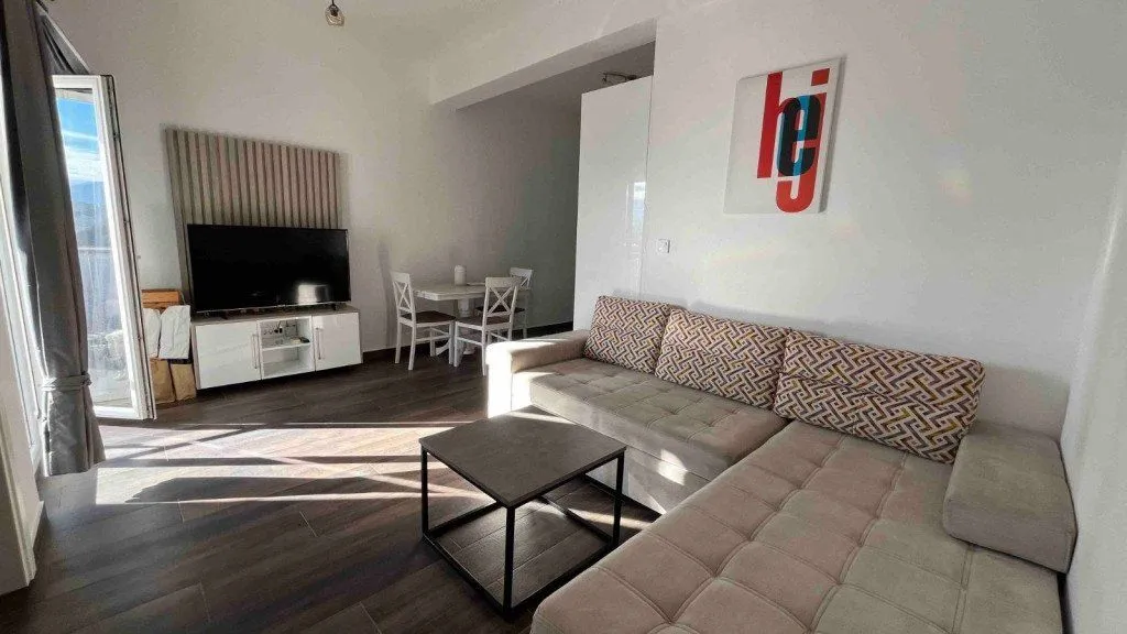 Izdavanje, dvosoban stan, 57m², Marići, Tivat