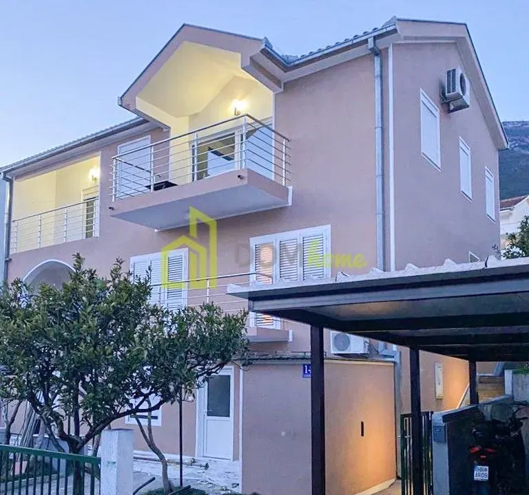 Sale, house, 290m², Đenovići, Herceg Novi