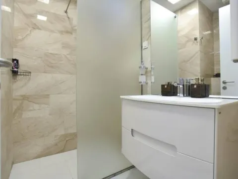 Prodaja, trosoban stan, 89m², Budva, Crna Gora - image 8