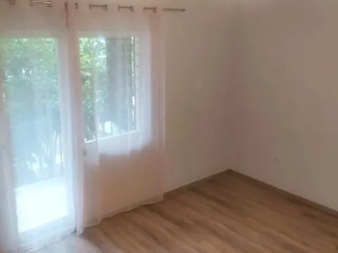 Izdavanje, dvosoban stan, 90m², Gorica C, Podgorica - image 4