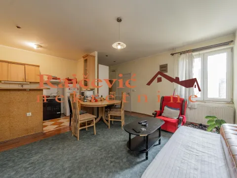 Prodaja, trosoban stan, 71m², Voždovac Sve Podlokacije, Beograd - image 1