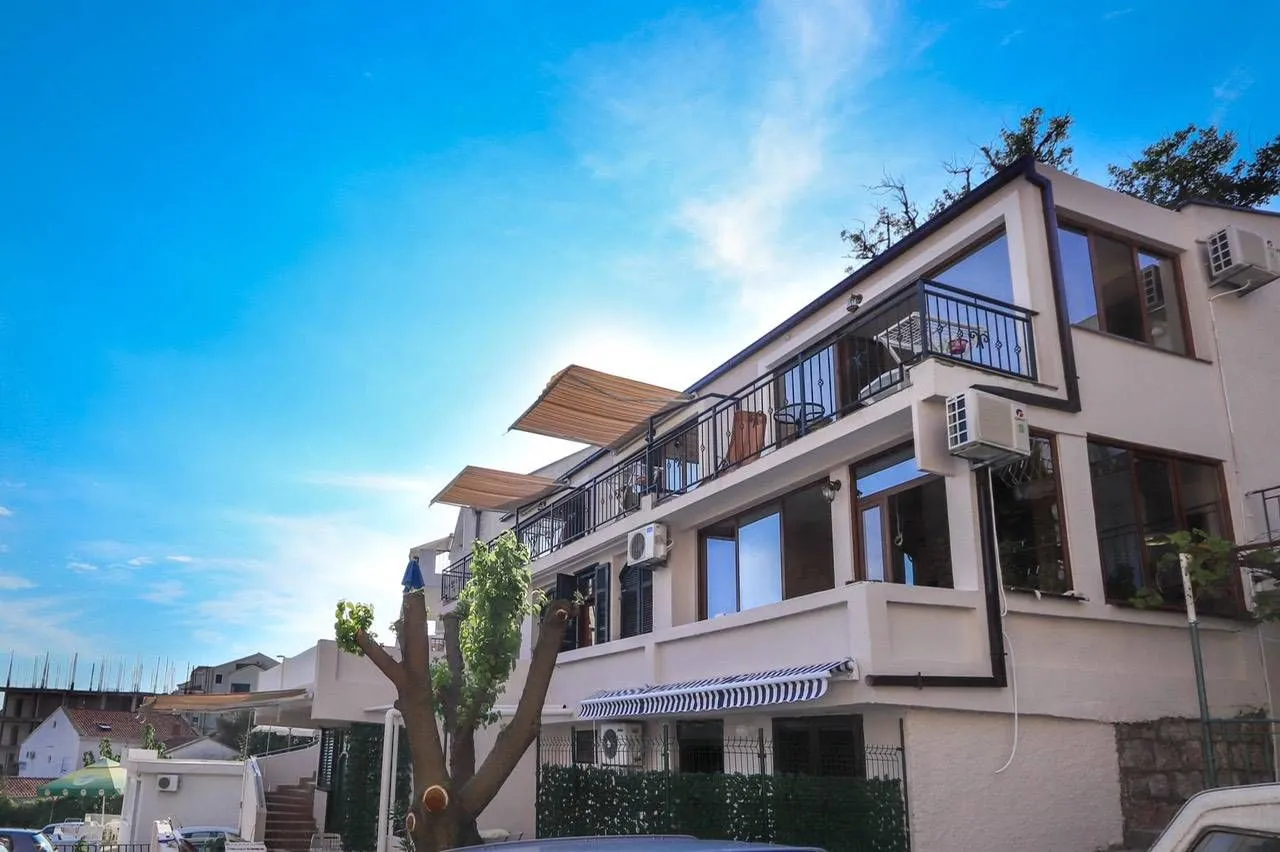 Sale, hospitality venue, 450m², Petrovac, Budva