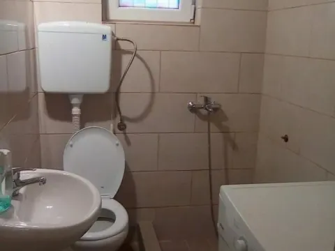 Izdavanje, kuća, 47m², Centar, Novi Sad - image 7