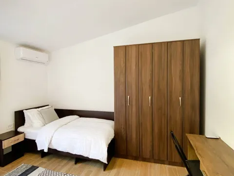 Izdavanje, trosoban stan, 136m², Petrovac, Budva - image 13