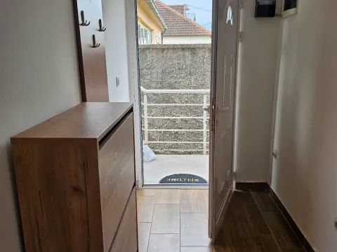 Izdavanje, dvosoban stan, 50m², Stari Aerodrom, Podgorica - image 2