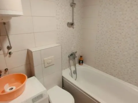 Izdavanje, jednosoban stan, 54m², City Kvart, Podgorica - image 7