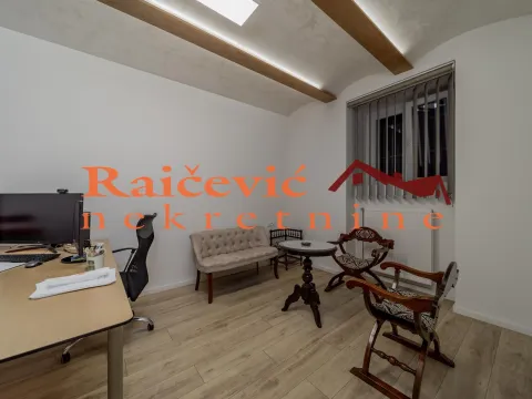 Prodaja, četvorosoban stan, 84m², Stari Grad, Beograd - image 13