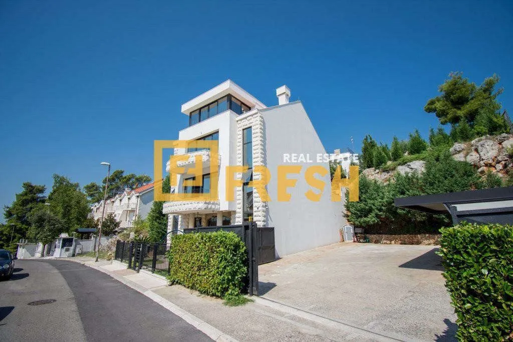 Rent, house, 840m², Gorica C, Podgorica