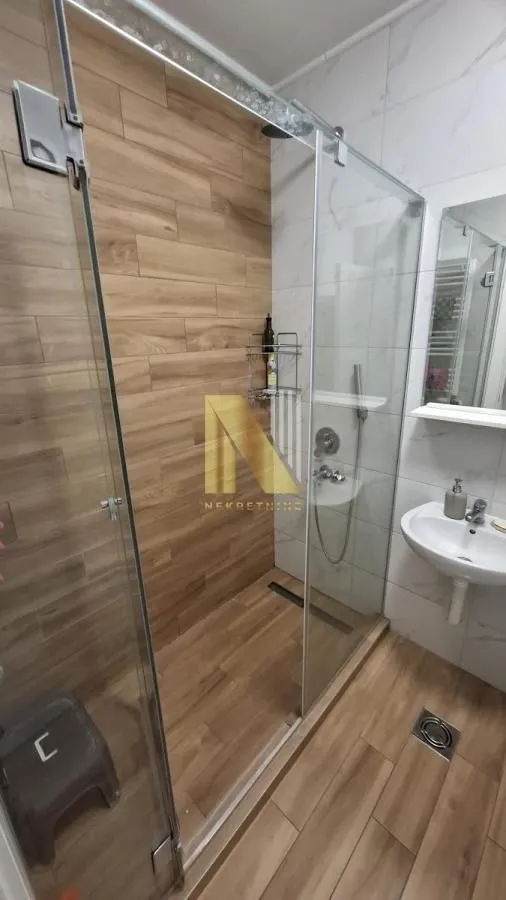 Izdavanje, trosoban stan, 70m², Novi Sad, Srbija