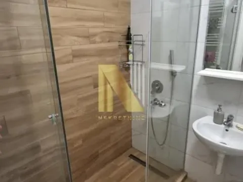 Izdavanje, trosoban stan, 70m², Novi Sad, Srbija - image 12