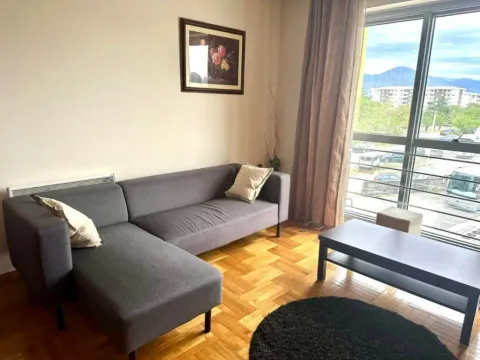 Izdavanje, trosoban stan, 84m², Pobrežje, Podgorica - image 1
