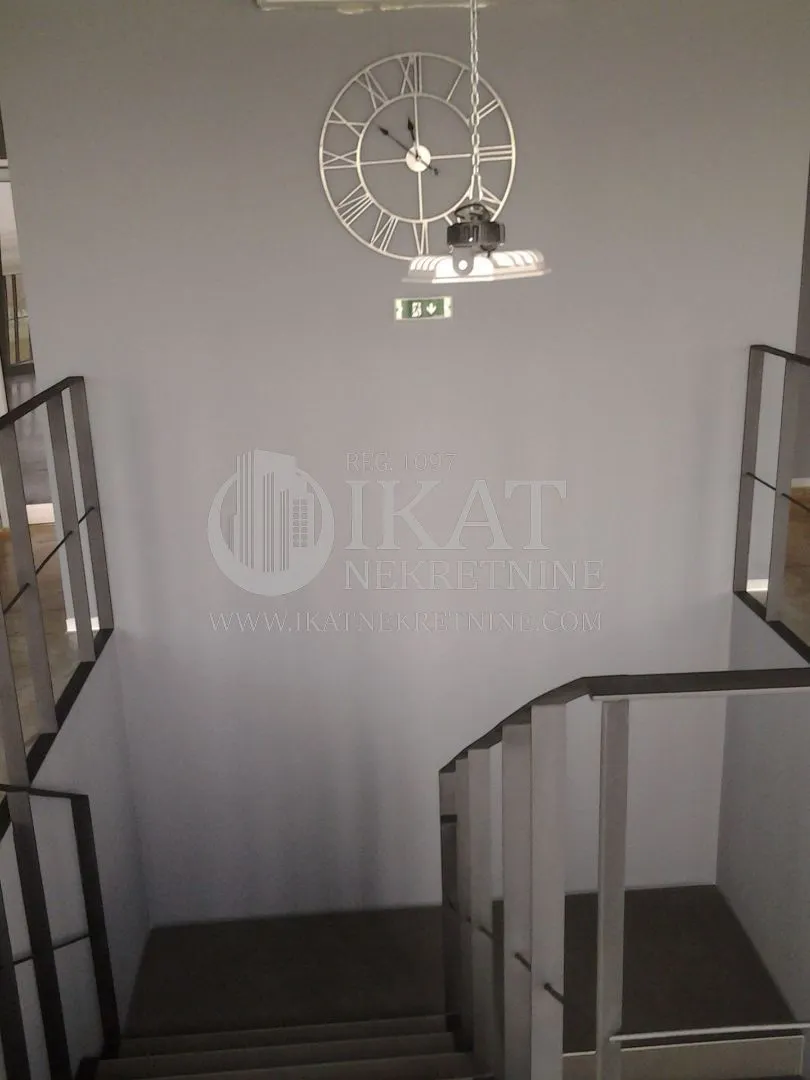 Sale, office space, 1045m², Karlovčić, Pećinci