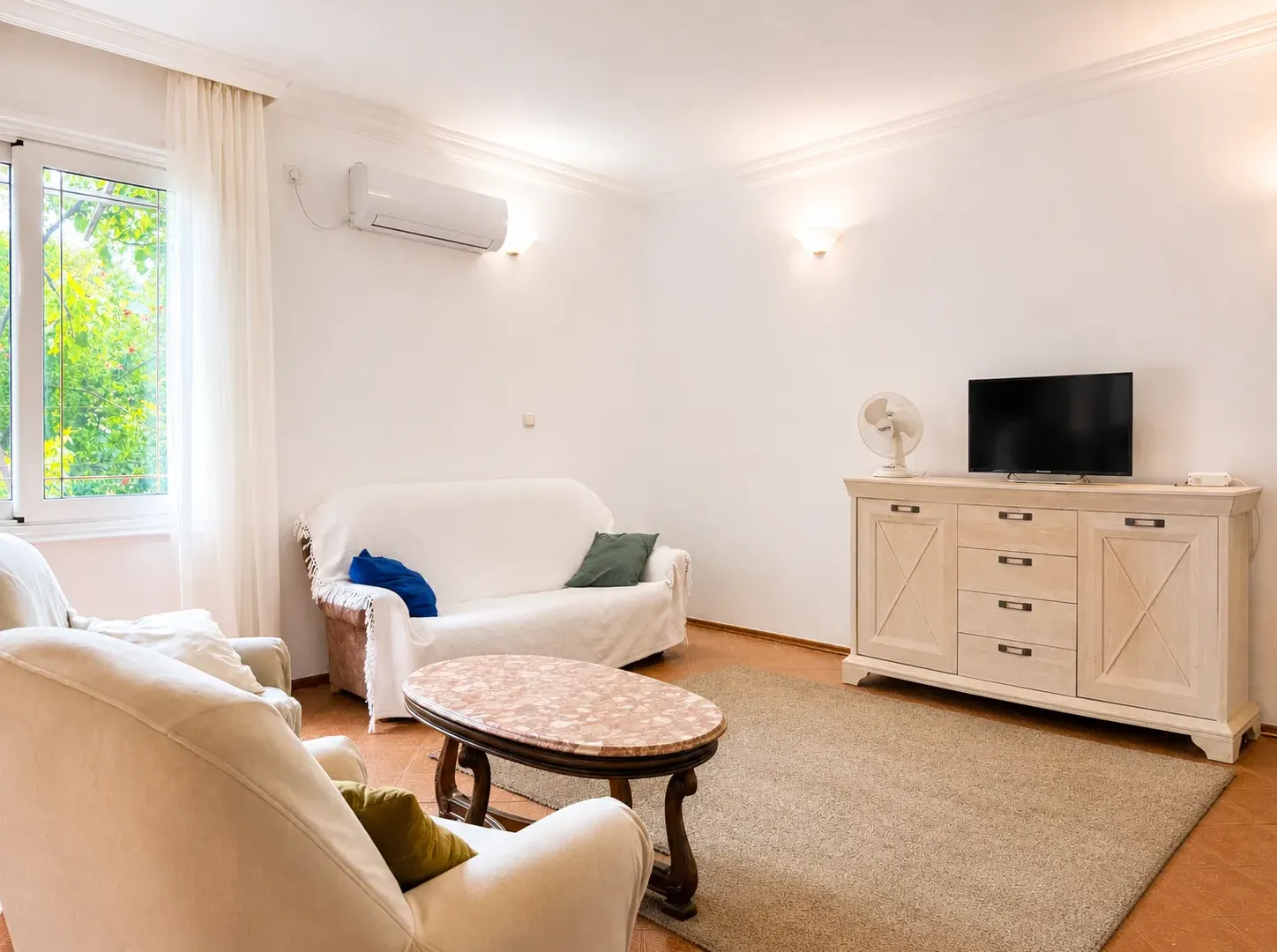 Rent, house, 200m², Utjeha, Bar