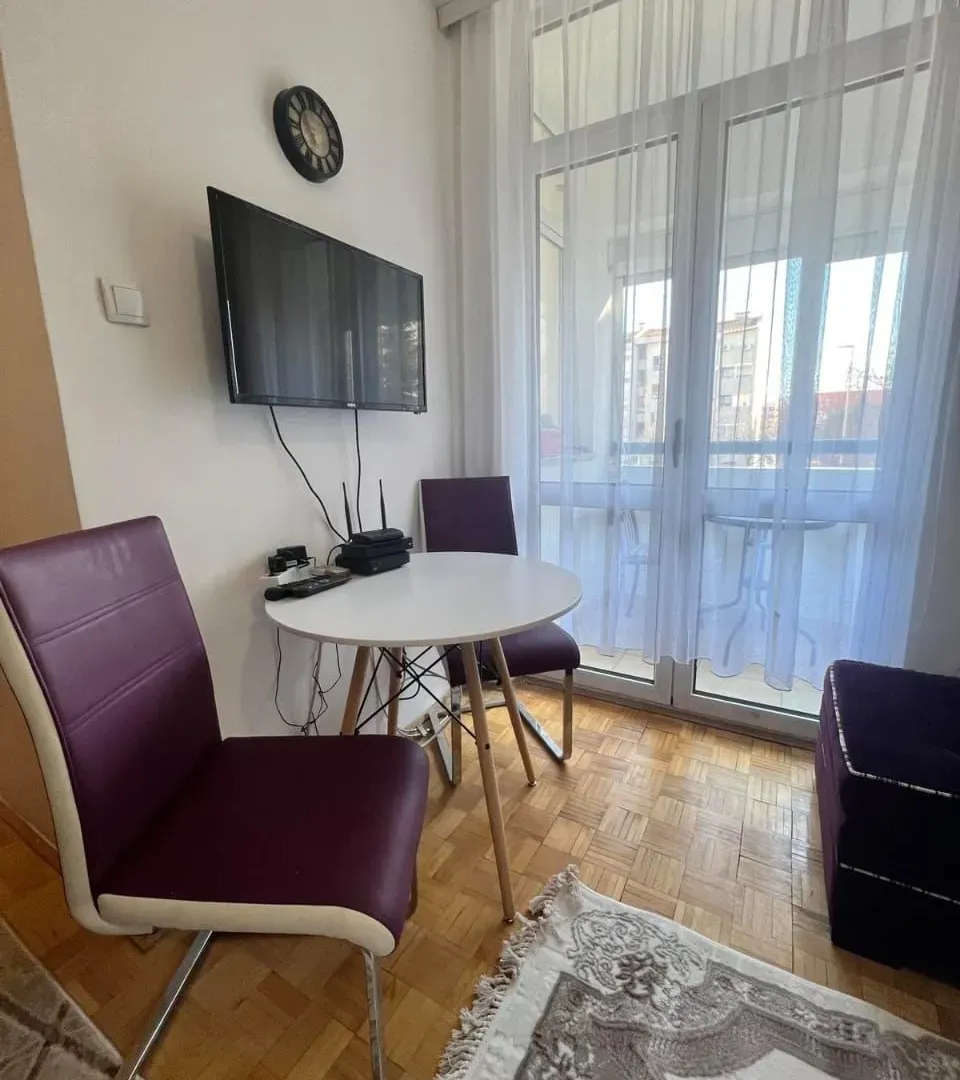 Izdavanje, jednosoban stan, 35m², Stari Aerodrom, Podgorica