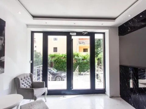 Izdavanje, jednosoban stan, 57m², Bečići, Budva - image 18