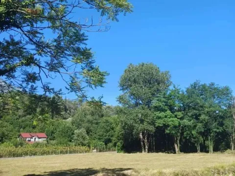 Zemljište in Sutorina