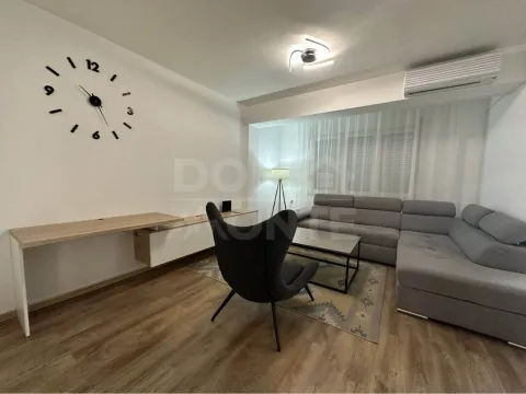 Rent, two bedroom apartment, 70m², Tivat, Crna Gora - image 1