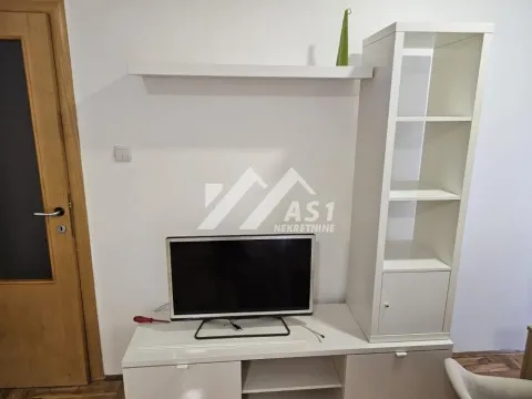 Izdavanje, trosoban stan, 60m², Centar, Novi Sad - image 11