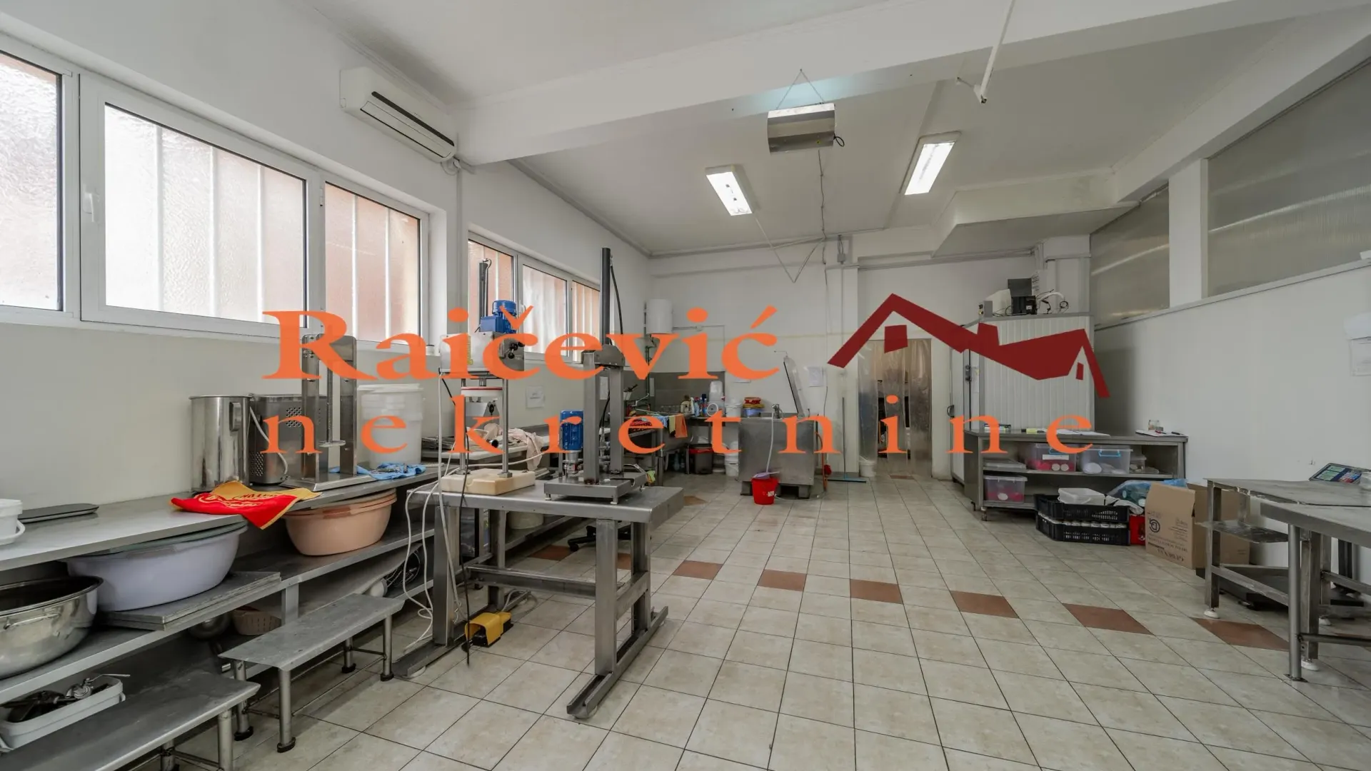 Sale, office space, 315m², Vojvode Vlahovica, Beograd