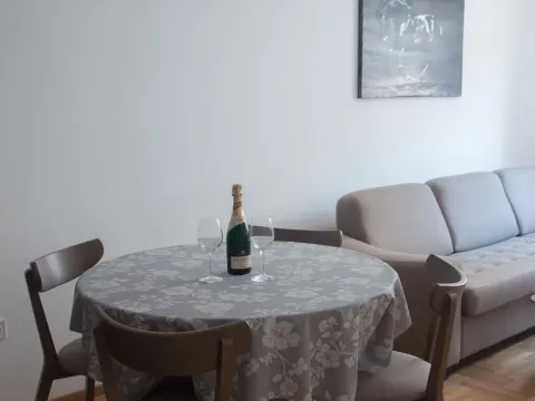 Izdavanje, jednosoban stan, 42m², Budva, Crna Gora - image 4