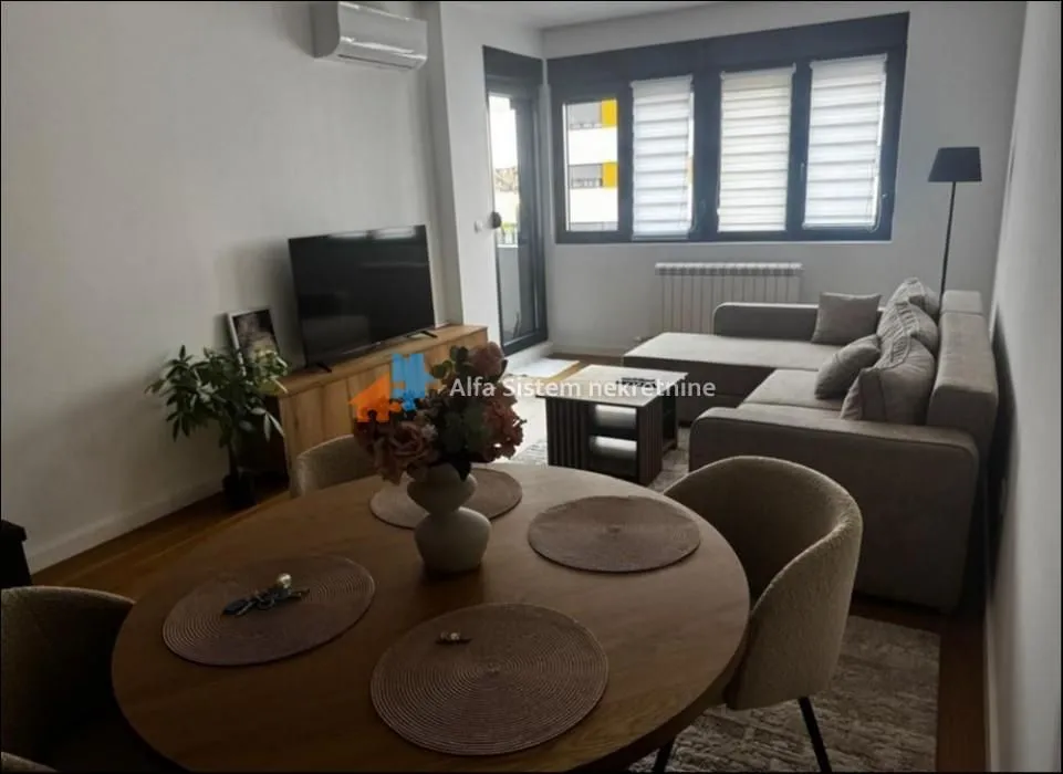 Izdavanje, trosoban stan, 76m², Skojevsko Naselje, Beograd