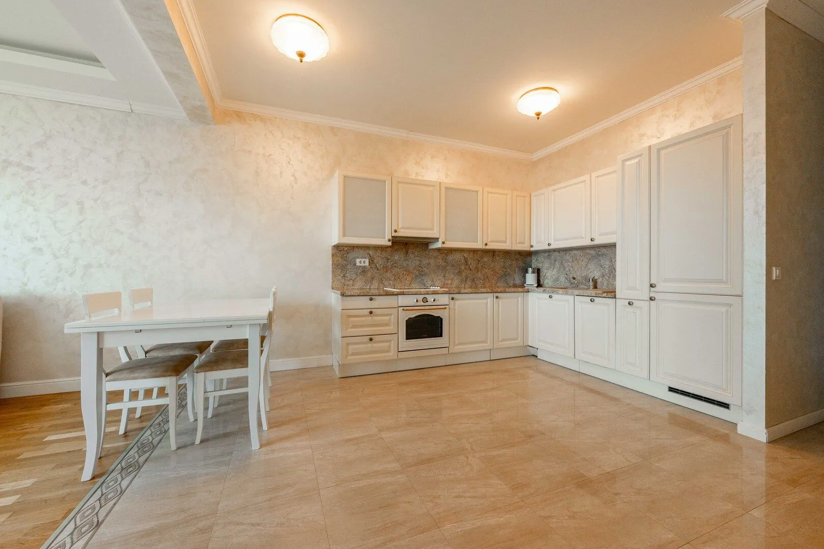 Prodaja, trosoban stan, 115m², Bečići, Budva