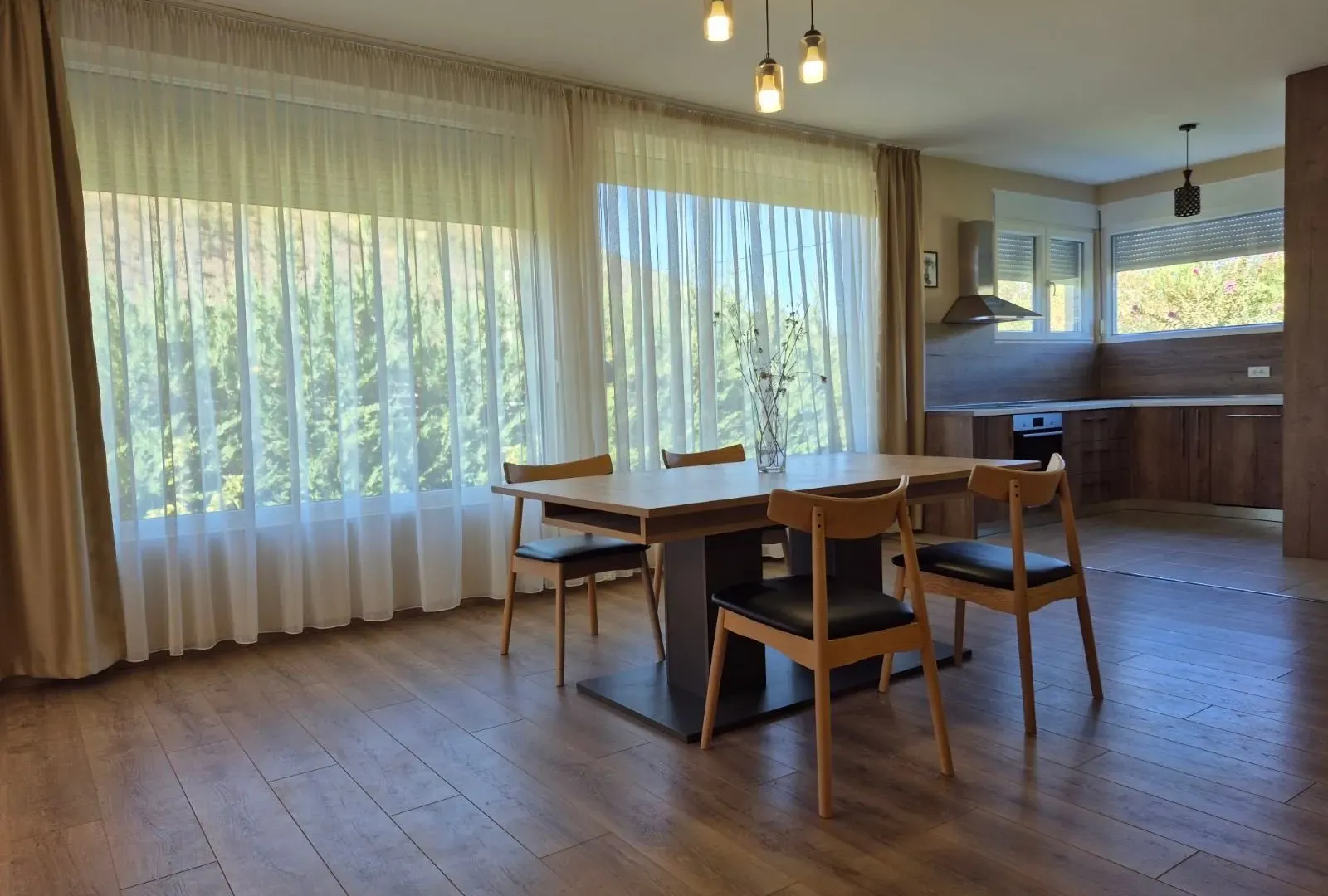 Izdavanje, kuća, 157m², Tološi, Podgorica