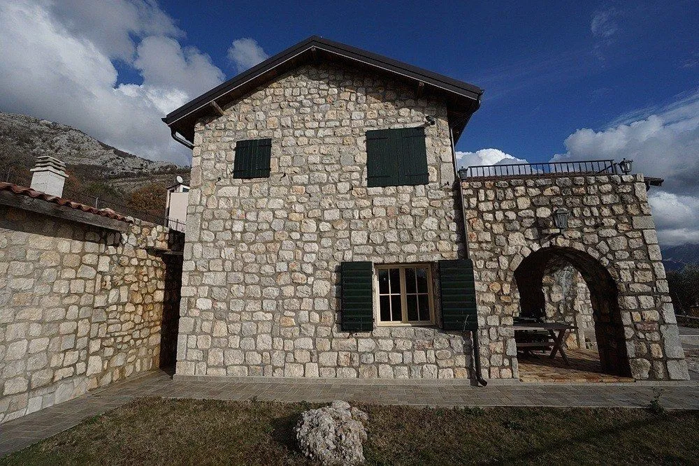 Prodaja, kuća, 400m², Šušanj, Bar