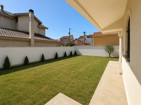Rent, house, 340m², Tološi, Podgorica - image 10